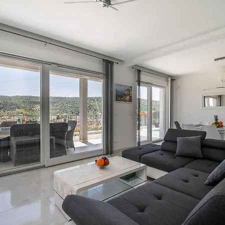 Mari Holiday home Marina
