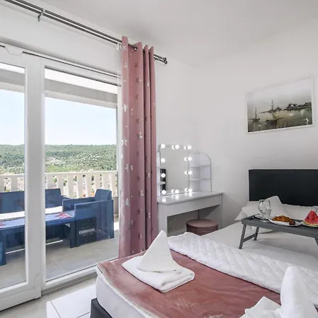 Mari Holiday home Marina